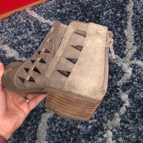 Carlos Santana Bayley Booties - Picture 13 of 16